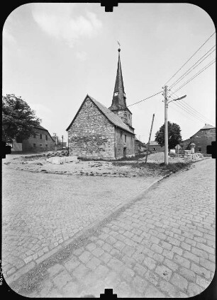 Gebesee. Pfarrkirche St. Katharina (Baubeginn 12. Jh., Umbau 1600). Ansicht von Südwest