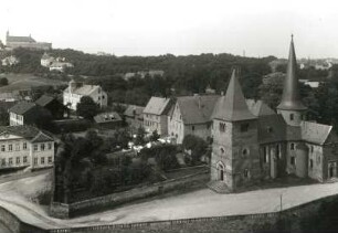 Fulda, St. Michaeliskirche : Fulda. Blick vom Turm des Priesterseminars am Dom nach Osten über St. Michaeliskirche und Landesbibliothek zum ehemaligen Franziskanerkloster auf dem Frauenberg