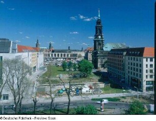 Kreuzkirche : Blick vom Kaufhaus Wöhrl über den Altmarkt mit Kreuzkirche