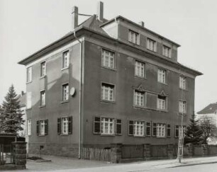 Pirna-Copitz. Wohnhaus, Rudolf-Renner-Straße 21 : Pirna-Copitz (Kreis Sächsische Schweiz). Wohnhaus, Rudolf-Renner-Straße 21. Straßenansicht