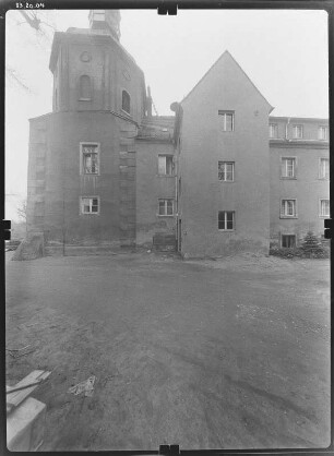 Pirna-Zehista. Schloss (16.-18. Jh.). Hofansicht mit Schlosskapelle (1742 geweiht)