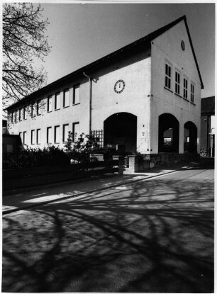 Ehemalige Schule; Lahnau, Rathausplatz 5