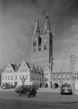 Stendal. Markt mit Marienkirche und Rathaus