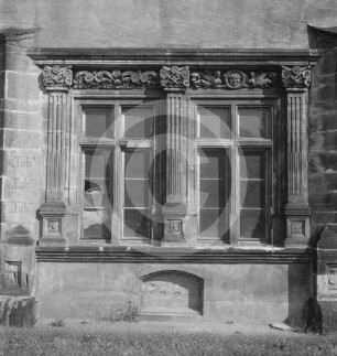 Fenstergruppe am Rathaus Löwenberg