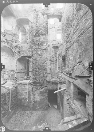 Bad Muskau. Ruine des Neuen Schloßes. Innenansicht