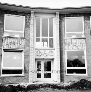 Stormarnschule: Gymnasium: Waldstraße: Erweiterungsbau: Eingang zum bogenförmigen Klassentrakt mit Pausenhalle