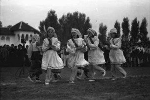 Craiova: Tanzgruppe, Mädchen in Hosen, Tulcea