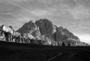 3 Croce Pass [Passo Tre Croci]: Straße mit Monte Cristallo