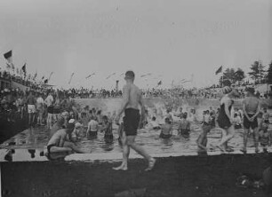 Zum Bundessportfest des Arbeiter-Turn- und Sportbundes in Nürnberg 1930 - Das Freibad in Nürnberg : Zum Bundessportfest des Arbeiter-Turn- und Sportbundes in Nürnberg 1930