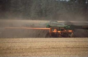Fotografie: Bodenbearbeitung, Stoppelbearbeitung, Scheibenegge