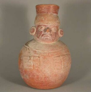 Stehende anthropomorphe Figur