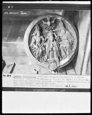 Schlussstein mit Marienkrönung