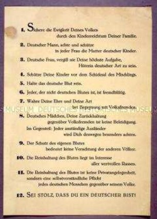 Aushang mit Merksätzen zur nationalsozialistischen Rassentheorie