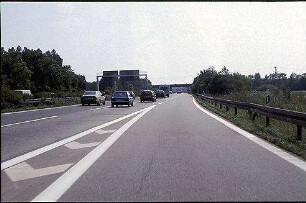 Ausfahrt aus Nebenfahrbahn West (Karlsruhe Richtung Basel) zu Hauptfahrbahn West (Karlsruhe Richtung Basel)