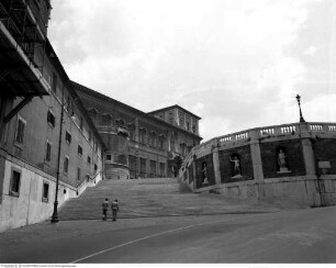 Palazzo del Quirinale, Salita di Montecavallo