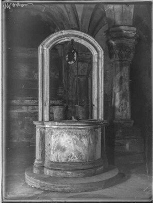 Dom: Krypta, Brunnen