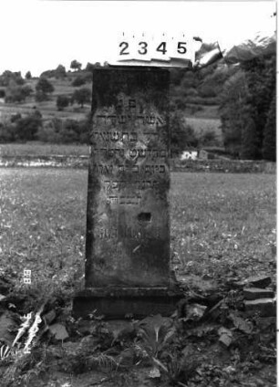 Grabstein 2345 (Index: 100097522) Maße HxBxT: 112x33x19 cm: Grabstein 2345