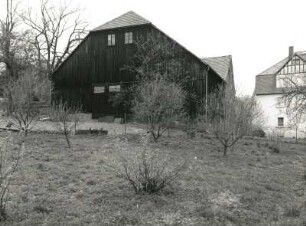 Obergurig, Hauptstraße 22. Gehöft (1801/1900). Scheune mit Stallgebäude