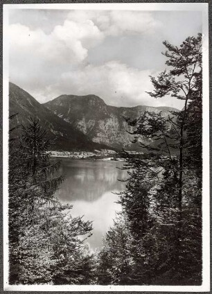 Österreich, Salzkammergut. Hallstädter See. Blick auf Obertraun