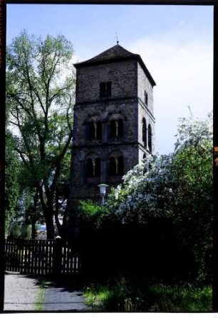 Bad Hersfeld: einzelner Turm neben der Stiftskirche