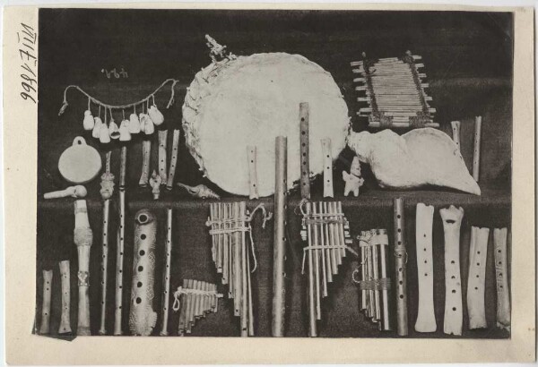 Flutes, shells, etc.