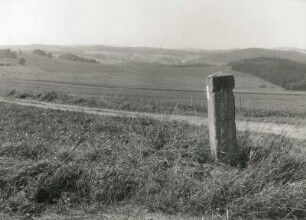 Dorfchemnitz. Wegsäule an der Geleitstraße (um 1850)