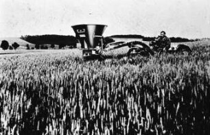Fotografie: Düngerstreuer, Schleuderstreuer, Zweischeibenstreuer, Frontanbau, Frontlader