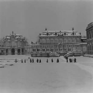 Dresden. Zwinger, Blick zum Wallpavillon und zum Französischen Pavillon