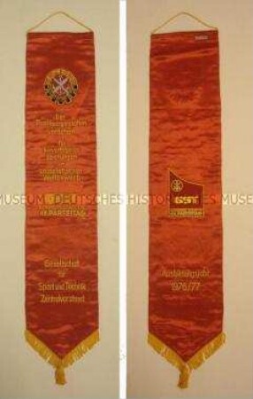 Fahnenschleife (Ehrenschleife) zur Auszeichnung von Bezirksorganisationen der GST ("Kongress-Stafette IX. Parteitag"), Ausbildungsjahr 1976/77
