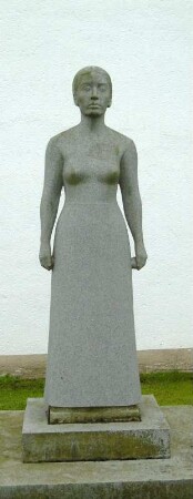 Stehende weibliche Gewandfigur