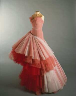Rosa-rotes Tüllkleid (Archivtitel)