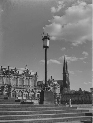 Dresden-Altstadt. Zwinger. Blick zur Sophienkirche