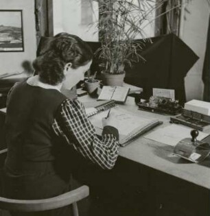 Unterrichtsfilmsammlung, Disponentin, Sächsische Landesbildstelle, um 1937
