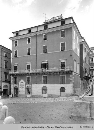 Piazza dell'Accademia, Carrara
