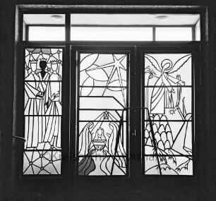 Klaus-Groth-Schule: Königsberger Straße: Fenstertransparente mit vorweihnachtlichen Motiven