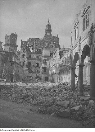 Schloßstraße : Dresden. Ruine des Stallhofes