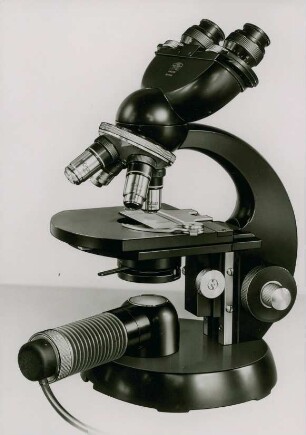 Polarisationsmikroskop "Standard Junior KF 124-242" der Carl Zeiss AG