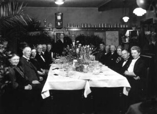 Roßwein. Festtafel zur Silberhochzeit des Wirtes Kurt H. vom Hotel "Herkules", Markt 3