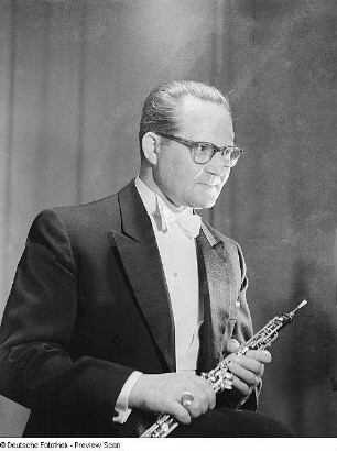 Porträt Alfred Tolksdorf mit Fagott (Musiker der Staatskapelle)