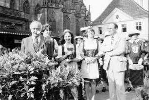 Freiburg: Die Weinkönigin Gisela Faber auf dem Podium