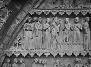 Sixtusportal — Auferweckung der nach der Teufelsaustreibung gestorbenen Frau aus Toulouse