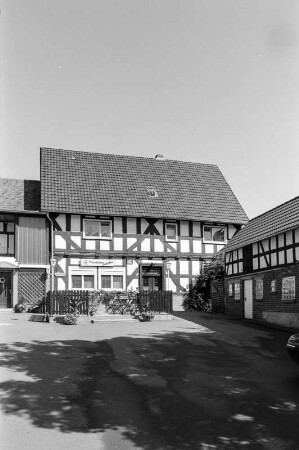 Wohnhaus (Wohnhaus, heute Gasthaus, Fachwerk); Allendorf, Hauptstraße 63