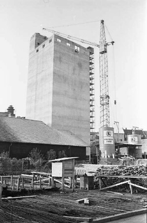 Bau eines neuen Silos für die Karlsruher Malzfabrik K.H. Wimpfheimer.
