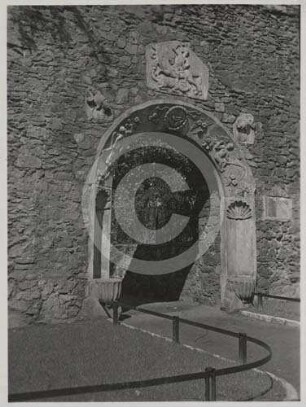 Stadtmauer Reichenbach mit Portal des Bürgerhauses Ring 17