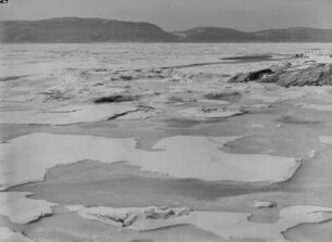 New York, Blick über den zugefrorenen Hudson River im Winter
