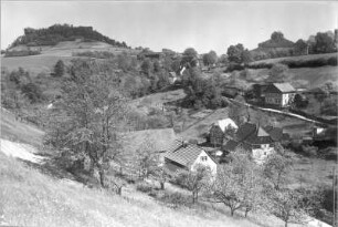 Schöna (Reinhardtsdorf-Schöna). Ortsteilansicht mit Kaiserkrone und Zirkelstein. Blick nach Südost