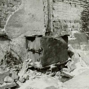 Werda. Jahnsmühle (Ersterwähnung 1224, bezeichnet 1802). Alter Wassertrog am Wohnhaus