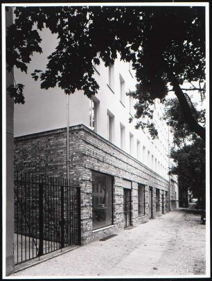 Engelhardt Hof, Berlin: Ansicht Bauteil C (Wohnbau) Christstraße mit Toreinfahrt