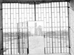 Turm und Denkmalgruppe in der Nationalen Mahn- und Gedenkstätte Sachsenhausen