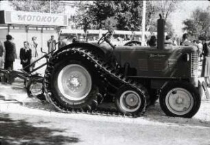 Zetor-Super mit Halbraupe